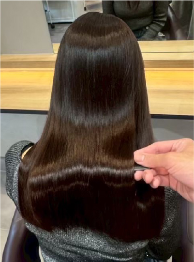 艶が際立つダークブラウンのストレートロングヘア仕上がり写真1枚目