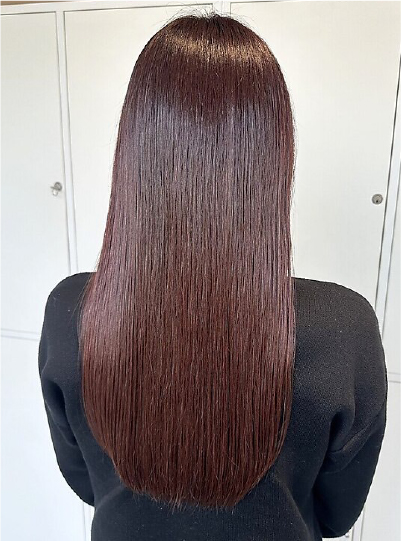 赤みブラウンが映える光沢ストレートロングヘア仕上がり写真4枚目