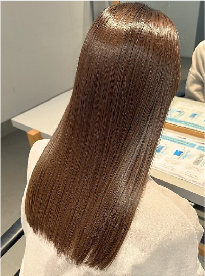 深みのあるブラウンでまとまったツヤ髪ストレート仕上がり写真5枚目