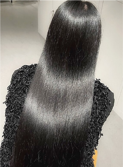 艶やかに整った黒髪ロングヘアの仕上がり写真6枚目