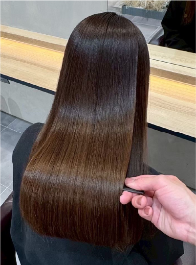 なめらかな光沢を放つブラウン系ロングヘア仕上がり写真9枚目