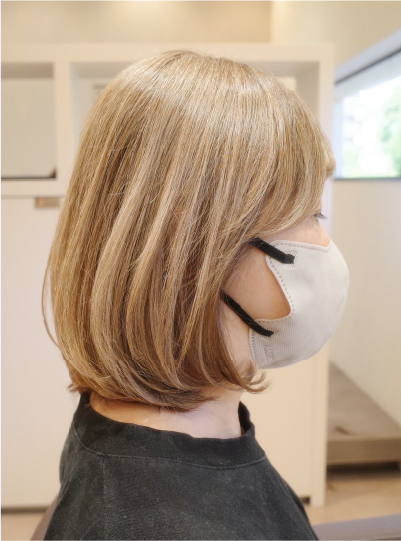 明るめベージュブラウンのナチュラルボブ、軽やかな後ろ姿写真3枚目