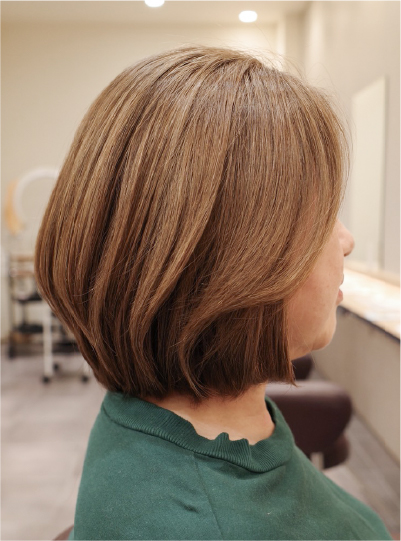 つややかなライトブラウンの前下がりボブ、上品な後ろ姿写真5枚目