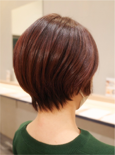 深みのあるレッドブラウンのショートボブ、ツヤが映える仕上がり写真7枚目
