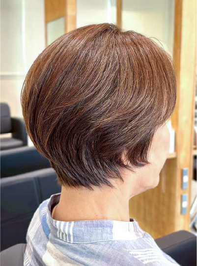 自然なブラウンの丸みショート、柔らかな毛流れが美しい仕上がり写真8枚目